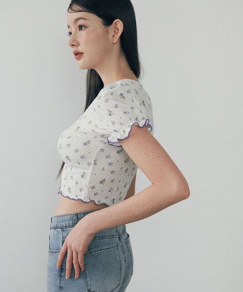 LULUCHOU(ルルシュ)の「Frill Crop T-shirt - FLOWER PATTERN(Tシャツ/カットソー・レディース・その他・FREE)」の4枚目の写真