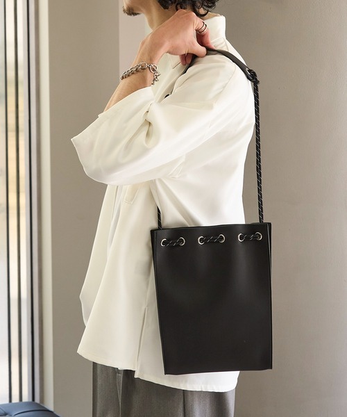 MAISON CLUB(メゾンクラブ)の「【MAISON CLUB】SPECIAL new drawstring bag ドローストリングバッグ 巾着ショルダー(ショルダーバッグ・メンズ・ブラック系その他2/ブラック系1/グレー・FREE)」の2枚目の写真