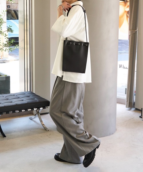 MAISON CLUB(メゾンクラブ)の「【MAISON CLUB】SPECIAL new drawstring bag ドローストリングバッグ 巾着ショルダー(ショルダーバッグ・メンズ・ブラック系その他2/ブラック系1/グレー・FREE)」の15枚目の写真