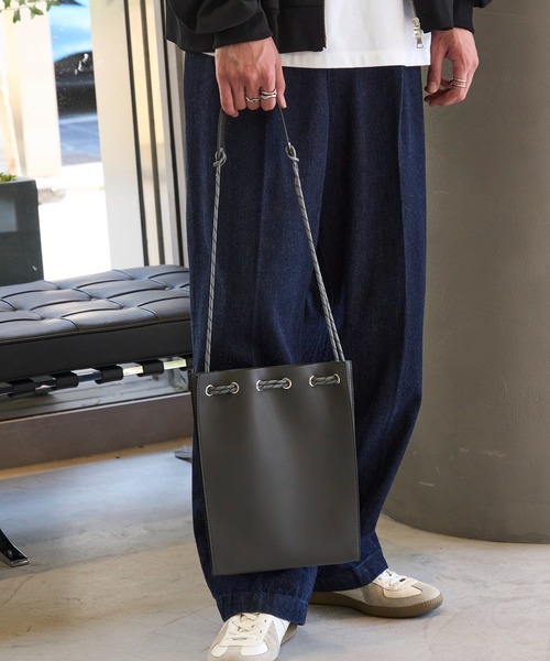 MAISON CLUB(メゾンクラブ)の「【MAISON CLUB】SPECIAL new drawstring bag ドローストリングバッグ 巾着ショルダー(ショルダーバッグ・メンズ・ブラック系その他2/ブラック系1/グレー・FREE)」の6枚目の写真