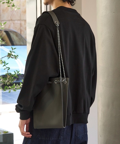 MAISON CLUB(メゾンクラブ)の「【MAISON CLUB】SPECIAL new drawstring bag ドローストリングバッグ 巾着ショルダー(ショルダーバッグ・メンズ・ブラック系その他2/ブラック系1/グレー・FREE)」の7枚目の写真