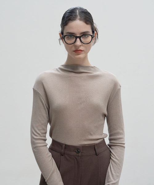 320SHOWROOM(320ショールーム)の「Mock Neck Wool Long Sleeve T-Shirt Mocha beige(Tシャツ/カットソー・レディース・その他・FREE)」の1枚目の写真