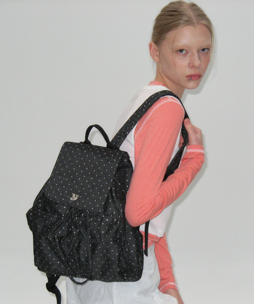 YEOMIMの「day backpack (star black)(バックパック/リュック・レディース・ブラック・FREE)」の1枚目の写真