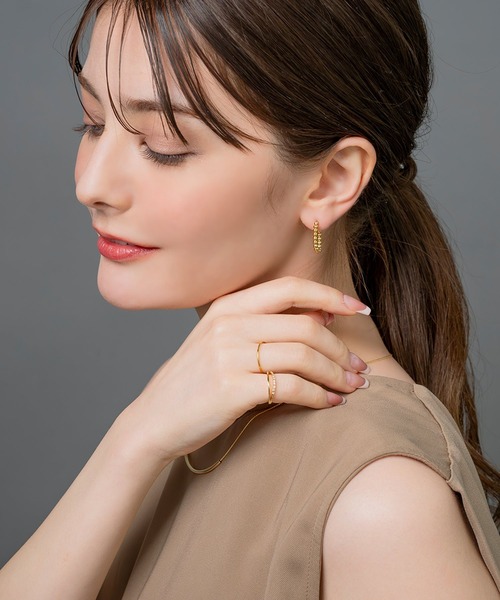 Cream dot.(クリームドット)の「【サージカルステンレス】メタルボールを連ねたステンレス製キャッチレスピアス(ピアス(両耳用)・レディース・シルバー/ゴールド・ONE SIZE)」の9枚目の写真