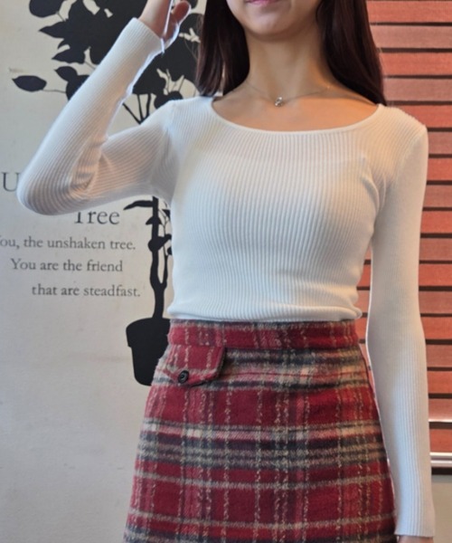 tolene(トレネ)の「リブニットスクエアーネックトップス(ニット/セーター・レディース・ブラック/ホワイト・FREE)」の15枚目の写真