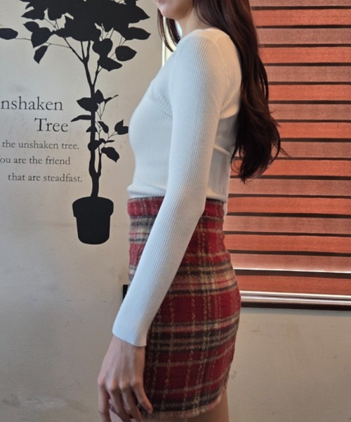 tolene(トレネ)の「リブニットスクエアーネックトップス(ニット/セーター・レディース・ブラック/ホワイト・FREE)」の17枚目の写真