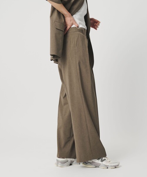 BEAUTY&YOUTH UNITED ARROWS（ビューティーアンドユースユナイテッドアローズ）の「2タック ワイドパンツ 吸水速乾 防シワ ウォッシャブル（その他パンツ・レディース・ダークグレー/ベージュ/モカ・XS/S/M）」の4枚目の写真