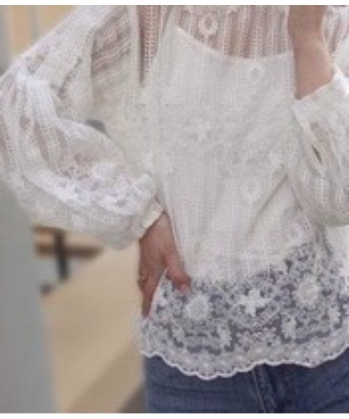 CORNERS（コーナーズ）の「ボリュームスリーブハイネックレーストップス(インナー付き)（シャツ/ブラウス・レディース・ホワイト/ベージュ系その他/ブラック・M）」の2枚目の写真