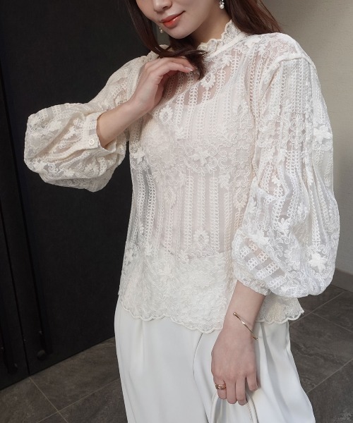 CORNERS（コーナーズ）の「ボリュームスリーブハイネックレーストップス(インナー付き)（シャツ/ブラウス・レディース・ホワイト/ベージュ系その他/ブラック・M）」の14枚目の写真