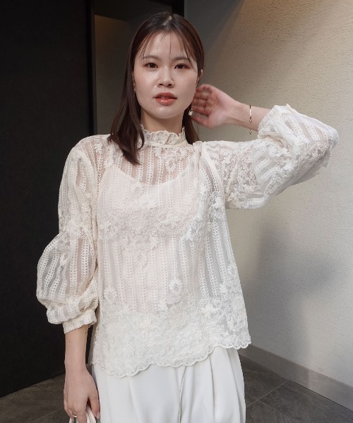 CORNERS（コーナーズ）の「ボリュームスリーブハイネックレーストップス(インナー付き)（シャツ/ブラウス・レディース・ホワイト/ベージュ系その他/ブラック・M）」の17枚目の写真