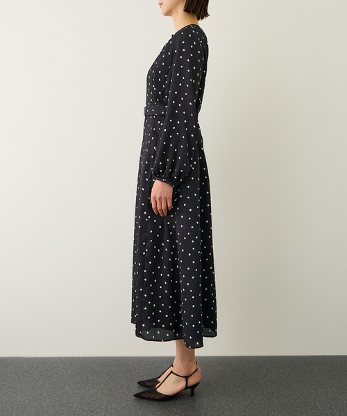 ROPE'（ロペ）の「ドットプリントウエストベルトワンピース（ワンピース・レディース・ネイビー/ベージュ・38/36）」の16枚目の写真