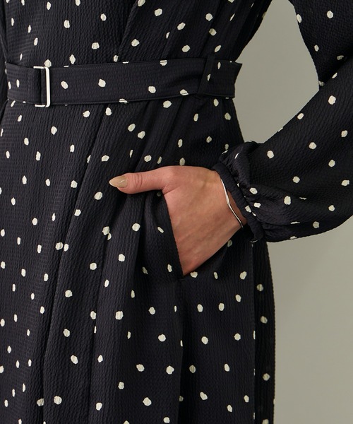 ROPE'（ロペ）の「ドットプリントウエストベルトワンピース（ワンピース・レディース・ネイビー/ベージュ・38/36）」の21枚目の写真
