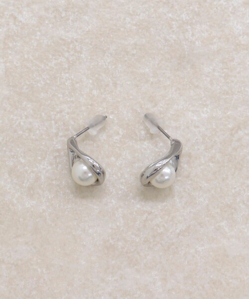 fredy emue（フレディエミュ）の「センターパールドロップピアス（ピアス（両耳用）・レディース・ゴールド/シルバー・FREE）」の9枚目の写真