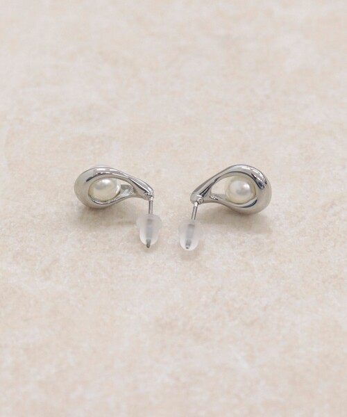 fredy emue（フレディエミュ）の「センターパールドロップピアス（ピアス（両耳用）・レディース・ゴールド/シルバー・FREE）」の10枚目の写真