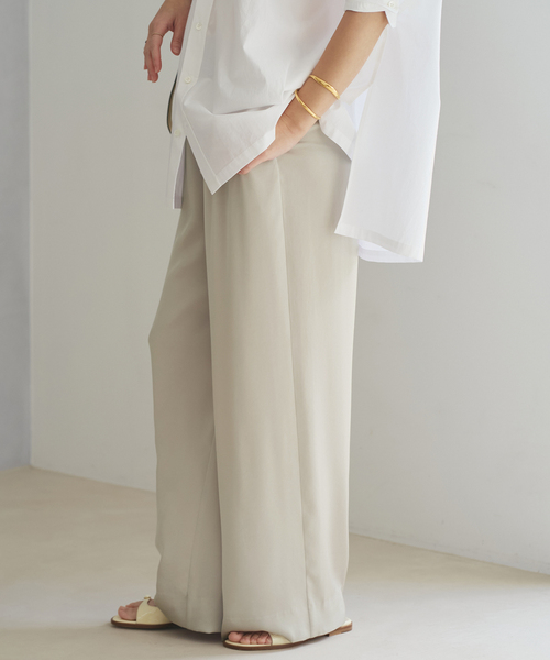 plage（プラージュ）の「《追加》dull satin relax パンツ（その他パンツ・レディース・ブラウン/ライトグレー・38/36/34/32）」の2枚目の写真