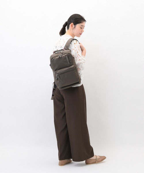 W&.Day/Night(ダブルアンド デイナイト)の「リュックサック ポッケス ハグリュック3 13L A4サイズ 13.3インチPC サコッシュ付属 20211(バックパック/リュック・レディース・ダークグレー/アッシュブラウン/ブラック・FREE)」の4枚目の写真