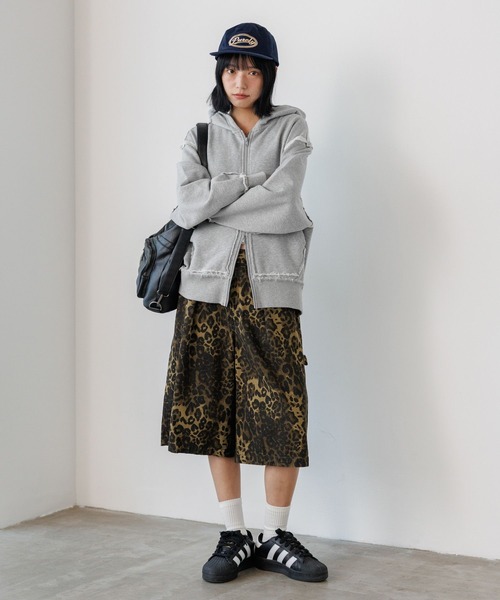 PBLIM(ページボーイリム)の「《UNISEX/シルエットが選べる》リメイクフウジップパーカー(パーカー・レディース・グレー/ブラック/グリーン・MEDIUM/SMALL)」の15枚目の写真