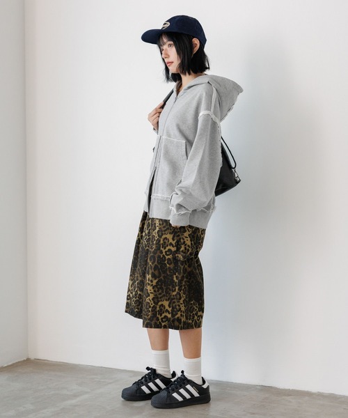 PBLIM(ページボーイリム)の「《UNISEX/シルエットが選べる》リメイクフウジップパーカー(パーカー・レディース・グレー/ブラック/グリーン・MEDIUM/SMALL)」の16枚目の写真