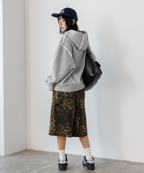 PBLIM(ページボーイリム)の「《UNISEX/シルエットが選べる》リメイクフウジップパーカー(パーカー・レディース・グレー/ブラック/グリーン・MEDIUM/SMALL)」の17枚目の写真