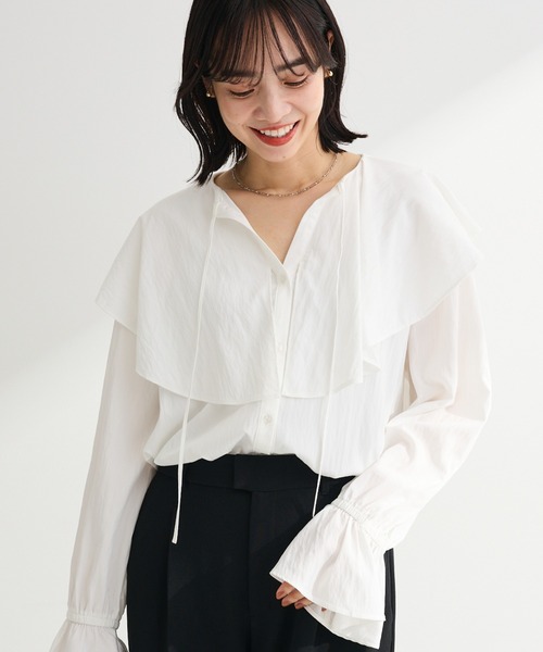 Green　Parks（グリーンパークス）の「ラッフルブラウス（シャツ/ブラウス・レディース・オフホワイト/サックスブルー・FREE）」の2枚目の写真