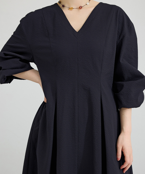 IENA（イエナ）の「サッカーVネックフレアワンピース（ワンピース・レディース・ブラック/ダークブルー・38/36）」の11枚目の写真