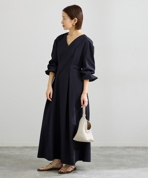 IENA（イエナ）の「サッカーVネックフレアワンピース（ワンピース・レディース・ブラック/ダークブルー・38/36）」の13枚目の写真