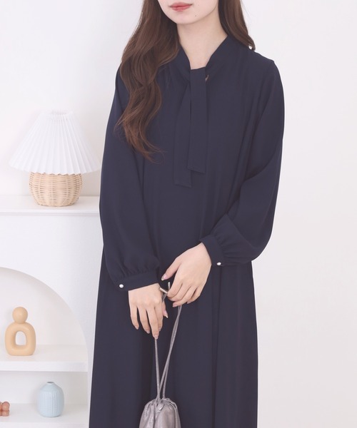 FUNALIVE（ファンアライブ）の「3/4three quarter　パネル切替タイカラーワンピース 長袖（ワンピース・レディース・グリーン/ネイビー・FREE）」の2枚目の写真