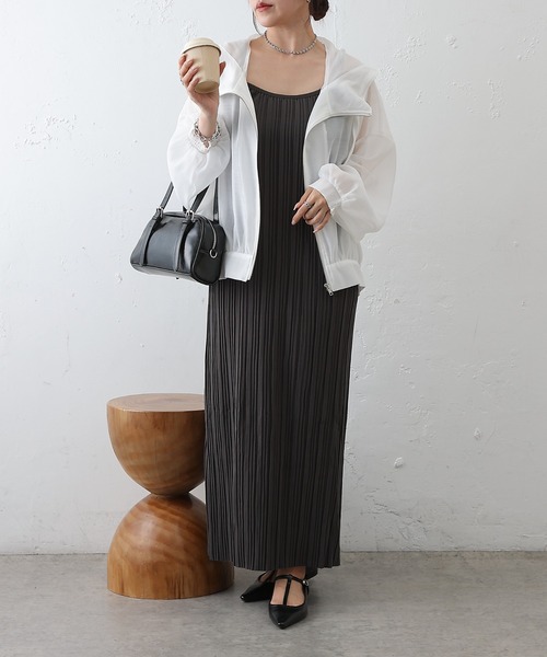 COLONY 2139（コロニートゥーワンスリーナイン）の「プリーツキャミワンピース（ワンピース・レディース・チャコールグレー/グレイッシュベージュ/ブラック・FREE）」の21枚目の写真