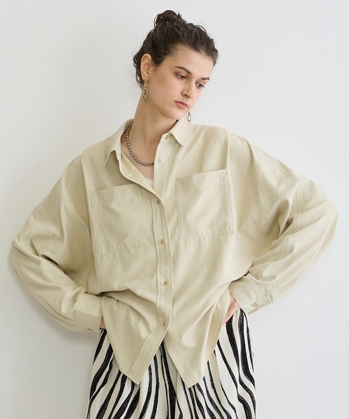 NICOLE white(ニコルホワイト)の「Wポケットシャツ(シャツ/ブラウス・レディース・オフホワイト/イエロー/ベージュ・FREE)」の3枚目の写真