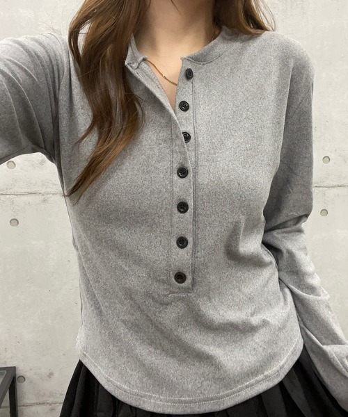 ROGER AND RAW(ロジャーアンドロウ)の「ヘンリーネックロングスリーブTシャツ(Tシャツ/カットソー・レディース・ブラック/グレー/ワインレッド・FREE)」の3枚目の写真
