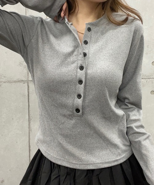 ROGER AND RAW(ロジャーアンドロウ)の「ヘンリーネックロングスリーブTシャツ(Tシャツ/カットソー・レディース・ブラック/グレー/ワインレッド・FREE)」の5枚目の写真