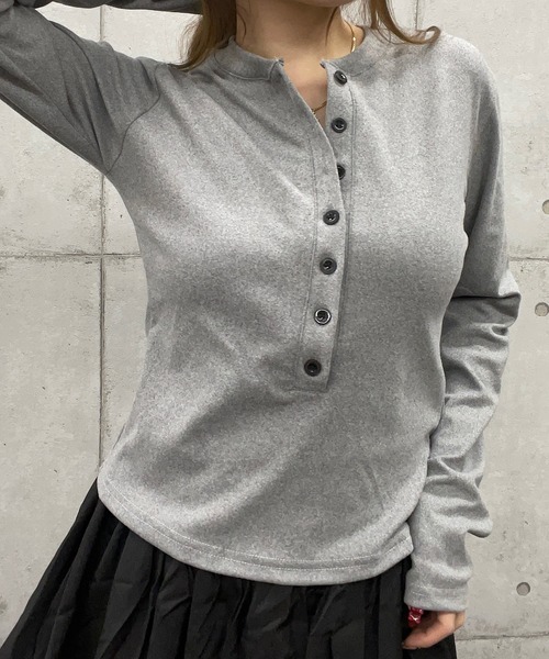 ROGER AND RAW(ロジャーアンドロウ)の「ヘンリーネックロングスリーブTシャツ(Tシャツ/カットソー・レディース・ブラック/グレー/ワインレッド・FREE)」の6枚目の写真