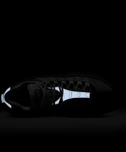 NIKE（ナイキ）の「ナイキ エア マックス 95 ビッグ バブル ウィメンズシューズ / Nike Air Max 95 Big Bubble Women's Shoes HJ5996-001 Black/Pink Foam（スニーカー・レディース・ブラック・22/22.5/23/23.5/24/24.5/25/25.5/26/26.5/27/27.5/28/28.5/29/30/29.5/31）」の9枚目の写真