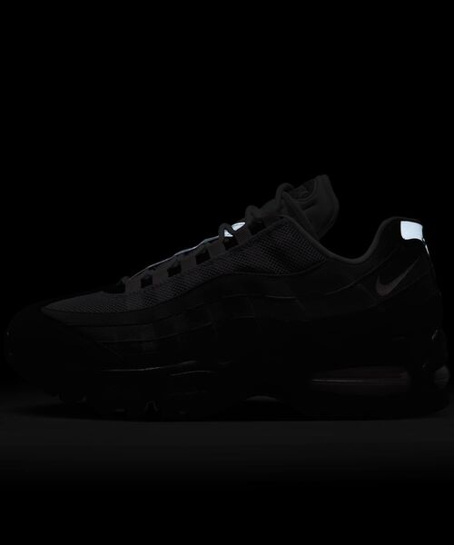 NIKE（ナイキ）の「ナイキ エア マックス 95 ビッグ バブル ウィメンズシューズ / Nike Air Max 95 Big Bubble Women's Shoes HJ5996-001 Black/Pink Foam（スニーカー・レディース・ブラック・22/22.5/23/23.5/24/24.5/25/25.5/26/26.5/27/27.5/28/28.5/29/30/29.5/31）」の11枚目の写真