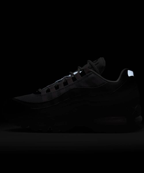 NIKE（ナイキ）の「ナイキ エア マックス 95 ビッグ バブル ウィメンズシューズ / Nike Air Max 95 Big Bubble Women's Shoes HJ5996-001 Black/Pink Foam（スニーカー・レディース・ブラック・22/22.5/23/23.5/24/24.5/25/25.5/26/26.5/27/27.5/28/28.5/29/30/29.5/31）」の12枚目の写真