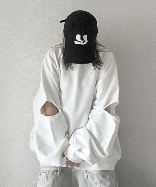 YACA(ヤーカ)の「Slit Sleeve Sweat/スリットスリーブスウェット【unisex item】(スウェット・レディース・グレー/ブラック/ホワイト・FREE)」の1枚目の写真