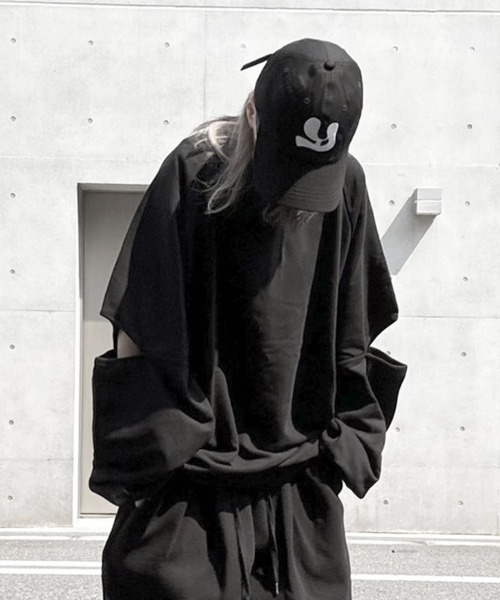 YACA(ヤーカ)の「Slit Sleeve Sweat/スリットスリーブスウェット【unisex item】(スウェット・レディース・グレー/ブラック/ホワイト・FREE)」の2枚目の写真