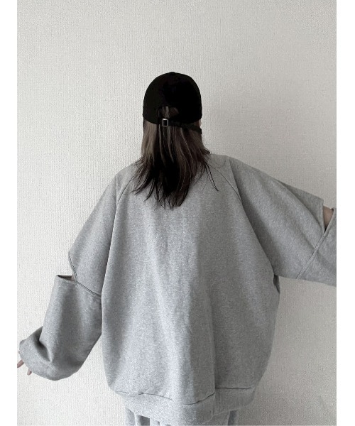 YACA(ヤーカ)の「Slit Sleeve Sweat/スリットスリーブスウェット【unisex item】(スウェット・レディース・グレー/ブラック/ホワイト・FREE)」の4枚目の写真