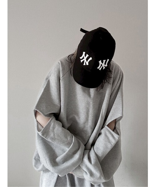 YACA(ヤーカ)の「Slit Sleeve Sweat/スリットスリーブスウェット【unisex item】(スウェット・レディース・グレー/ブラック/ホワイト・FREE)」の8枚目の写真
