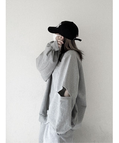 YACA(ヤーカ)の「Slit Sleeve Sweat/スリットスリーブスウェット【unisex item】(スウェット・レディース・グレー/ブラック/ホワイト・FREE)」の10枚目の写真