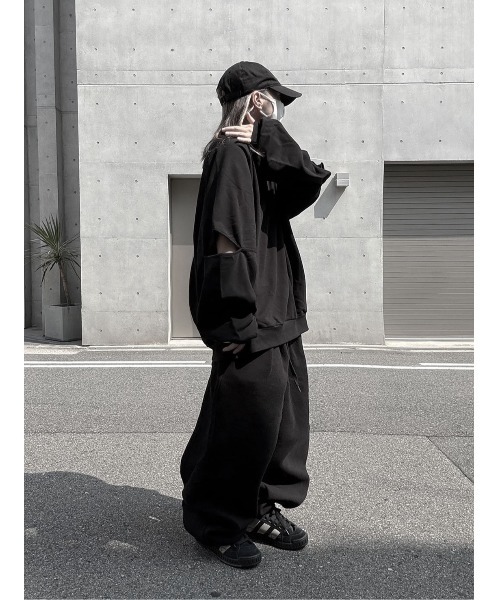 YACA(ヤーカ)の「Slit Sleeve Sweat/スリットスリーブスウェット【unisex item】(スウェット・レディース・グレー/ブラック/ホワイト・FREE)」の19枚目の写真