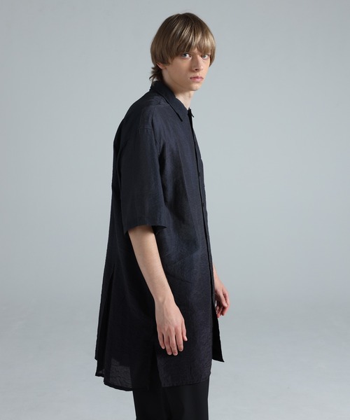 Y-3(ワイスリー)の「Y-3 DIP DYE SHORT SLEEVE LONG SHIRT(シャツ/ブラウス・メンズ・ブラック×グレー・X-SMALL/X-LARGE/LARGE/MEDIUM/SMALL)」の5枚目の写真