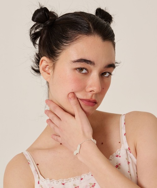 TINA：JOJUN（ティーナジョジュン）の「トリプル ハート モチーフ ブレスレット TINA：JOJUN（ブレスレット・レディース・シルバー・F）」の2枚目の写真