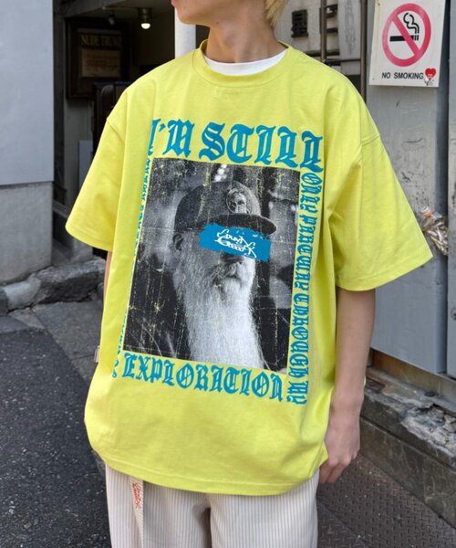 SOUNDSGOOOOD(サウンズグッド)の「【SOUNDS GOOOOD】フォトプリントメッセージTEE(Tシャツ/カットソー・レディース・ブラック/ホワイト/イエロー・ONE SIZE)」の2枚目の写真