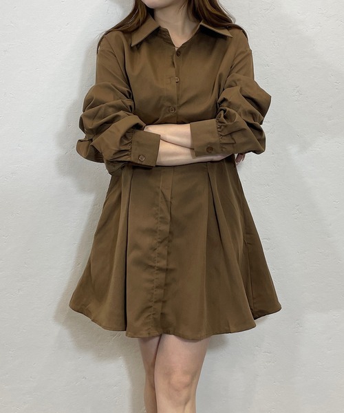ROGER AND RAW(ロジャーアンドロウ)の「フィット&フレアシャツワンピース(シャツワンピース・レディース・ブラック/ブラウン・FREE)」の9枚目の写真