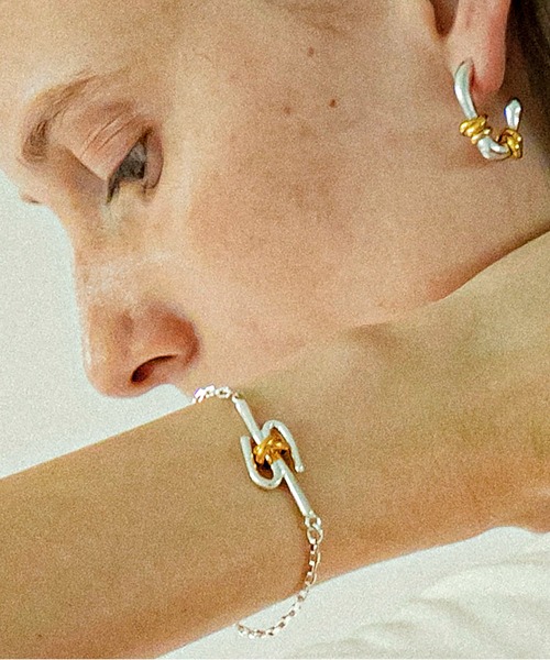 LAPUIS(ラピュイ)の「LAPUIS(ラピュイ)Connect coil bracelet(ブレスレット・レディース・ゴールド/シルバー/マルチ・FREE)」の3枚目の写真