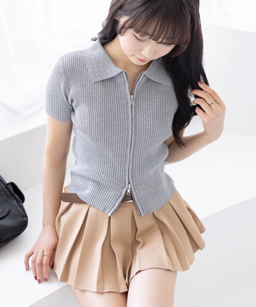 clear（クリア）の「ラインストーンカラーダブルジップ半袖ニットトップス[骨格ストレート カジュアル 大人]（ニット/セーター・レディース・レッド/オフホワイト/杢グレー/ブラック・F）」の9枚目の写真