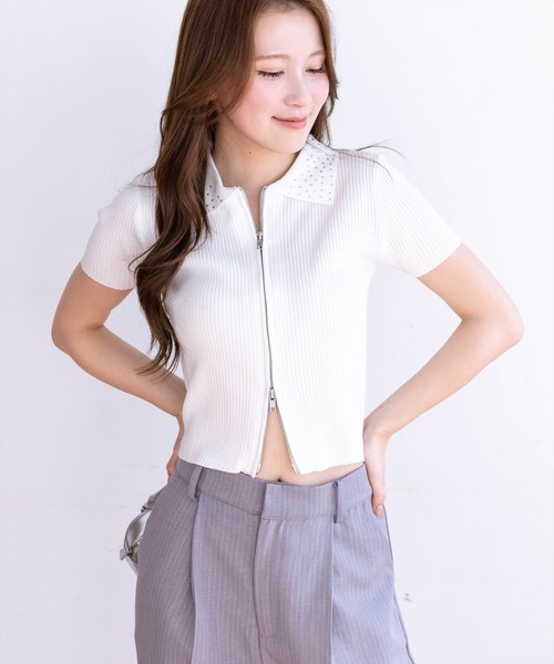 clear（クリア）の「ラインストーンカラーダブルジップ半袖ニットトップス[骨格ストレート カジュアル 大人]（ニット/セーター・レディース・レッド/オフホワイト/杢グレー/ブラック・F）」の12枚目の写真