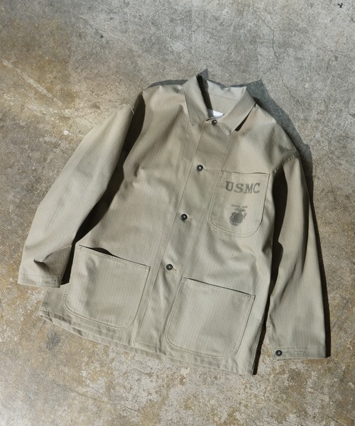 made in standard (メイドインスタンダード)の「MADE IN STANDARD / メイドインスタンダード USMC 40S P-41 UTILITY JACKET ヘリンボーンツイル ユーティリティージャケット(ミリタリージャケット・メンズ・ナチュラル/オリーブドラブ/ブラック・LARGE/MEDIUM)」の3枚目の写真