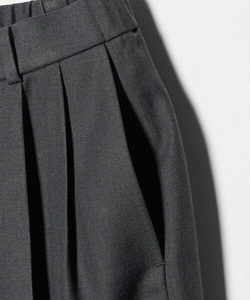 UNITED ARROWS(ユナイテッドアローズ)の「2タック ストレート ワイド パンツ(スラックス・レディース・その他2/ダークグレー/その他1・40/36/38)」の17枚目の写真